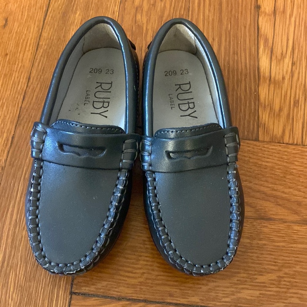 Little kid size 23 and us 7 Ruby Label moccasins shoes.